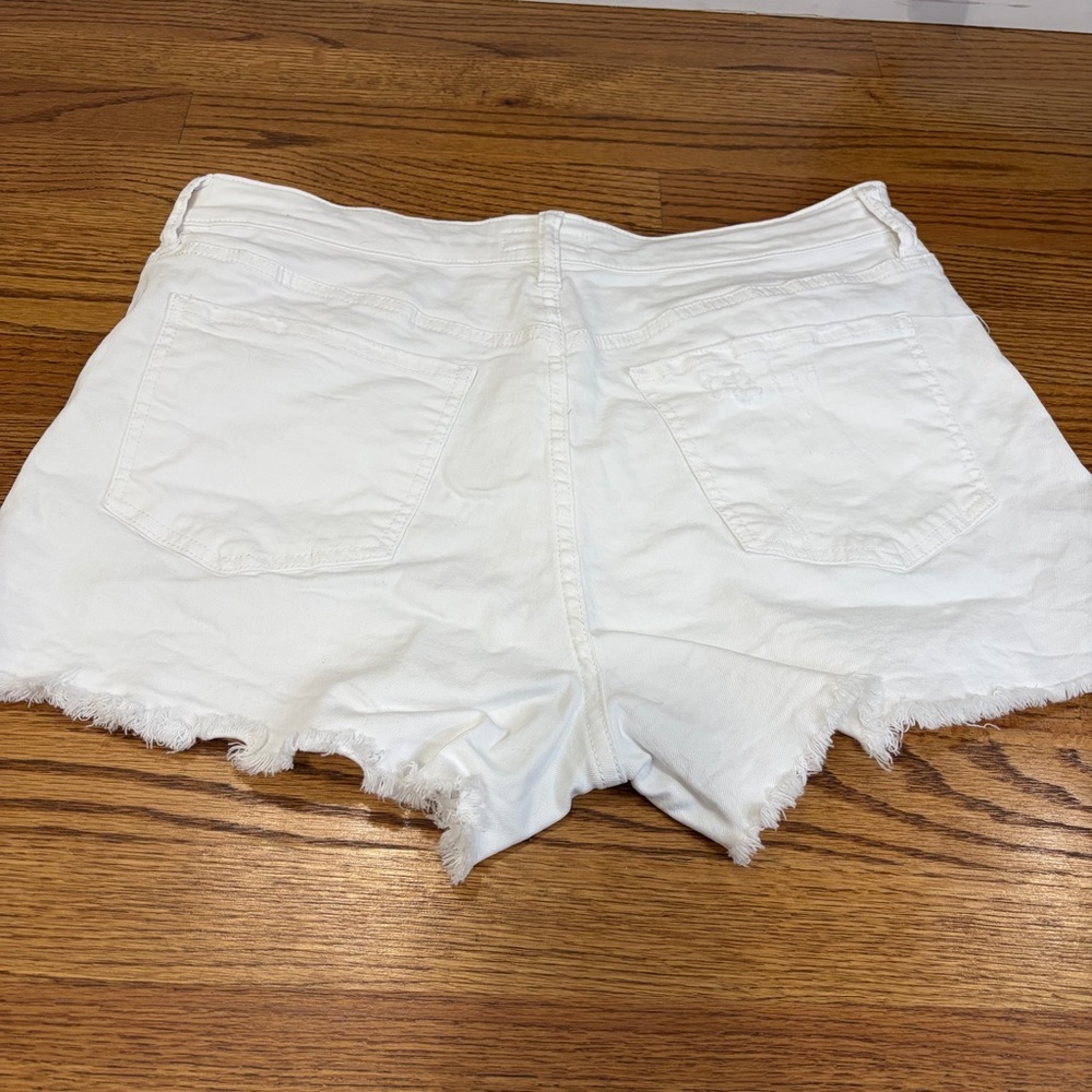 KUT from the Kloth Jane High Rise Short with Fray (Optic White) (12) - Picture 3 of 11
